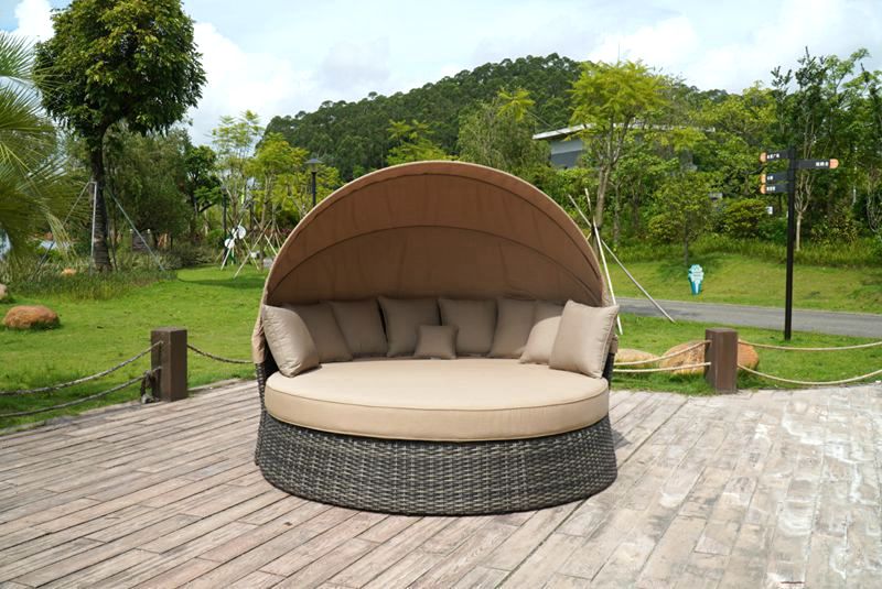 Daybed Rotan dengan Tenda